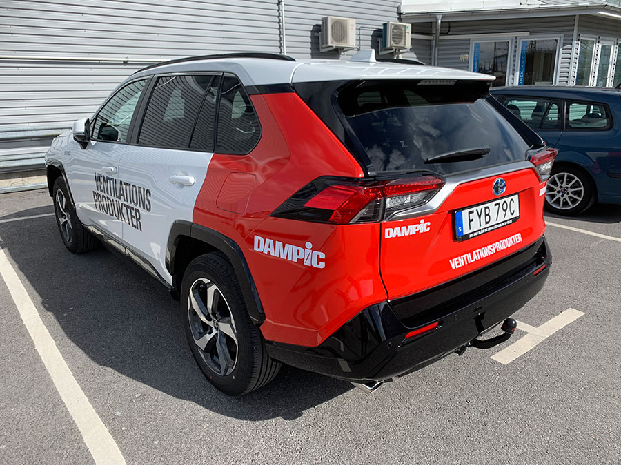 Folierad företagsbil utförd av Skyltreklam